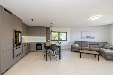 Polje Apartment with Jacuzzi and Sea View