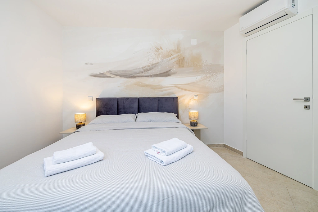 Polje Apartment with Jacuzzi and Sea View