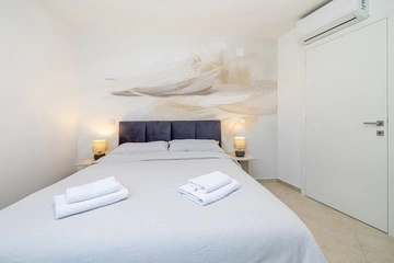 Polje Apartment with Jacuzzi and Sea View