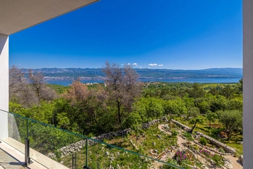 Two-Bedroom Apartment with Sea View in Polje