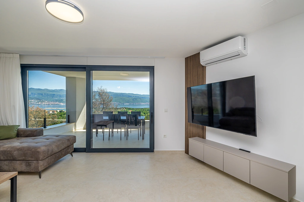 Two-Bedroom Apartment with Sea View in Polje
