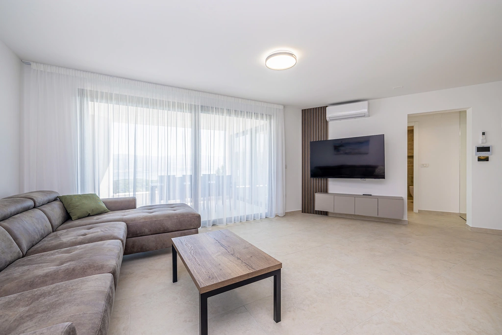 Two-Bedroom Apartment with Sea View in Polje
