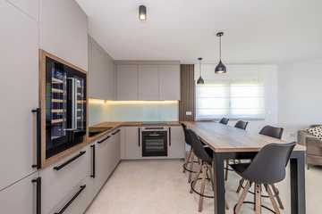 Two-Bedroom Apartment with Sea View in Polje