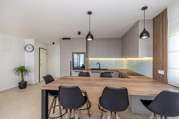 Two-Bedroom Apartment with Sea View in Polje