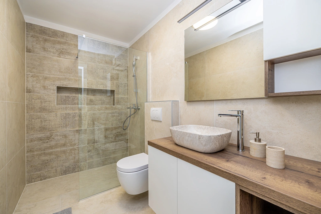 Two-Bedroom Apartment with Sea View in Polje