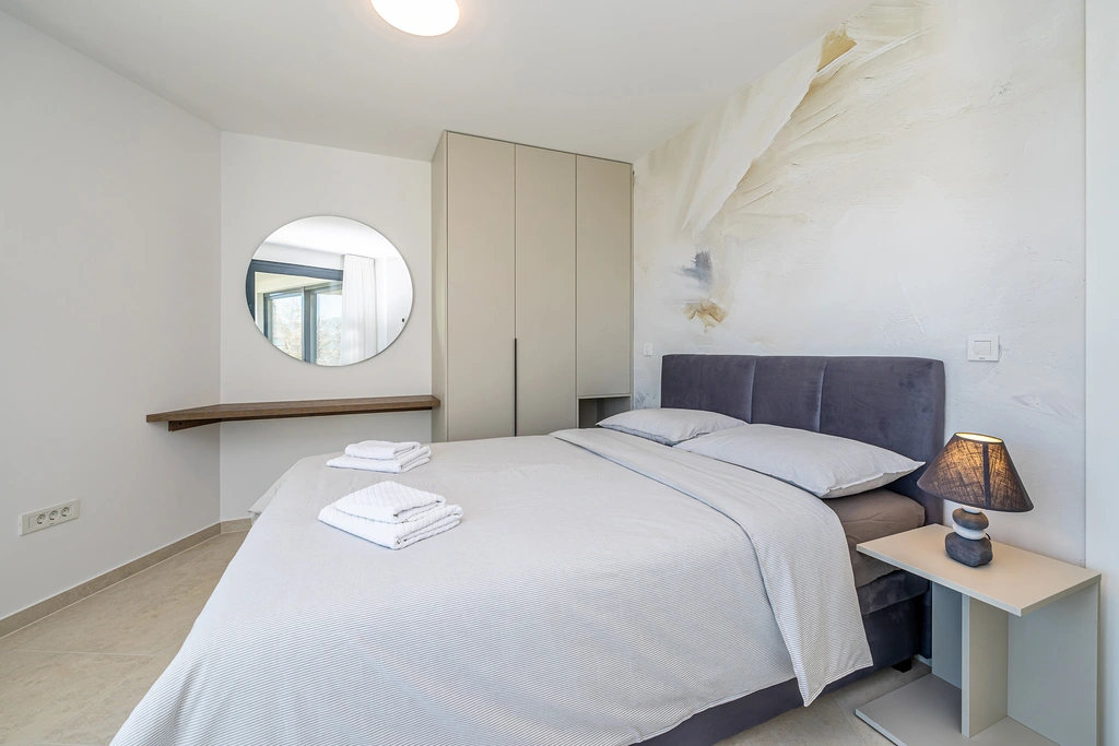 Two-Bedroom Apartment with Sea View in Polje
