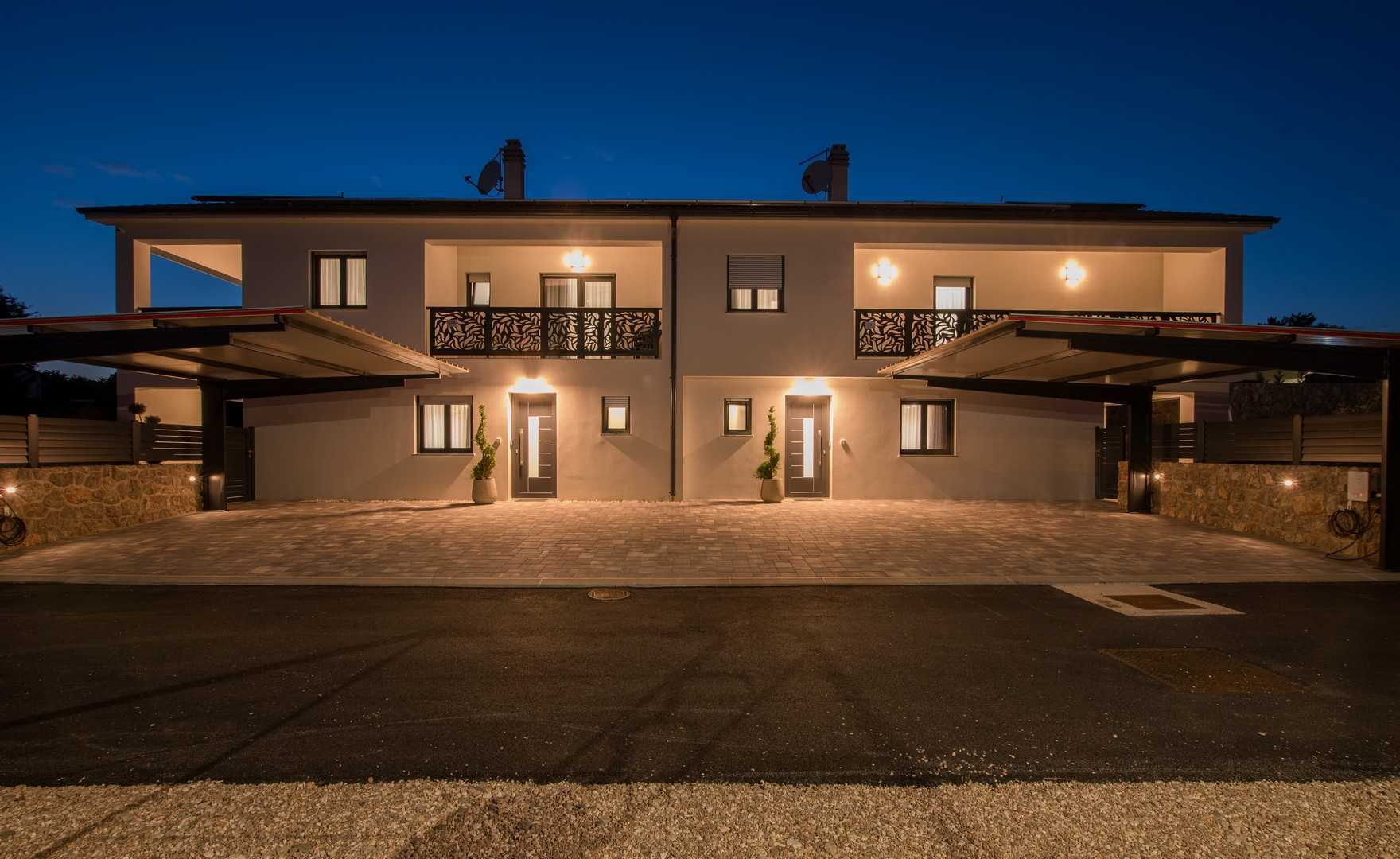 Holiday house TARA & LANA II with heated pool