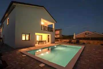 Holiday House in Kornić for 6 Guests with Heated Pool