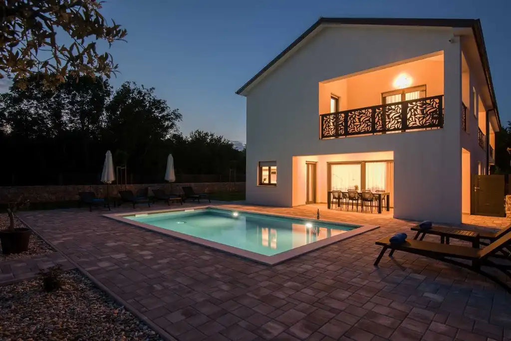 Holiday House in Kornić for 6 Guests with Heated Pool