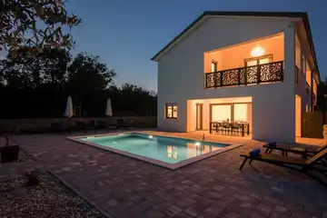 Holiday House in Kornić for 6 Guests with Heated Pool