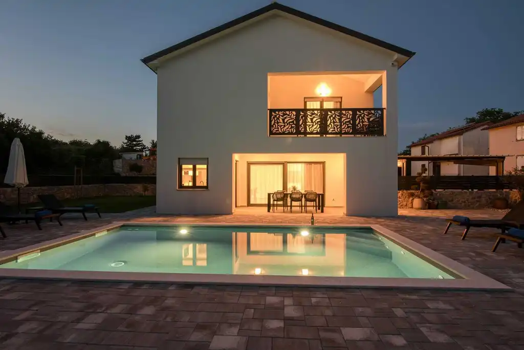 Holiday House in Kornić for 6 Guests with Heated Pool