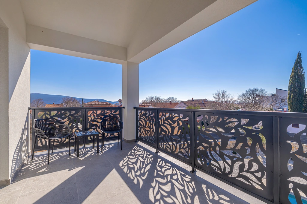 Holiday House in Kornić for 6 Guests with Heated Pool