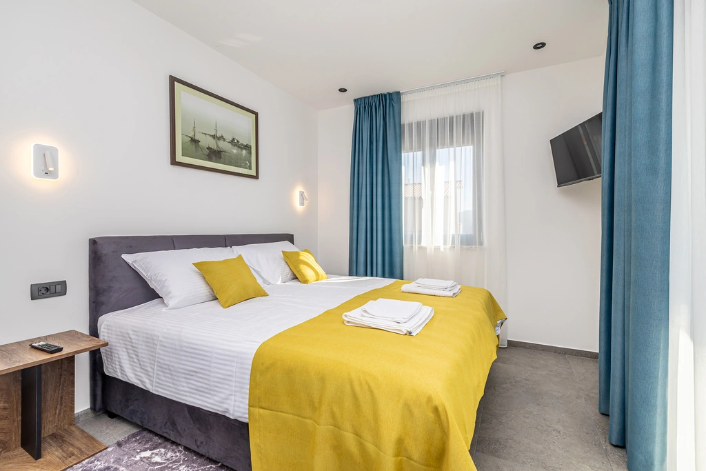 Holiday House in Kornić for 6 Guests with Heated Pool