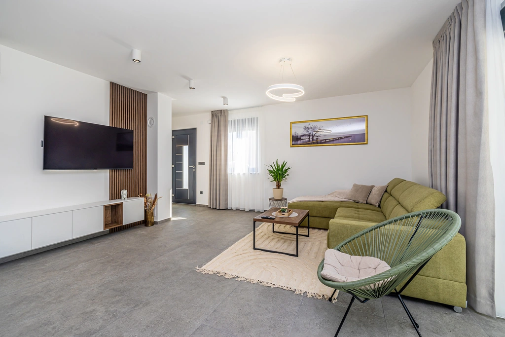 Holiday House in Kornić for 6 Guests with Heated Pool