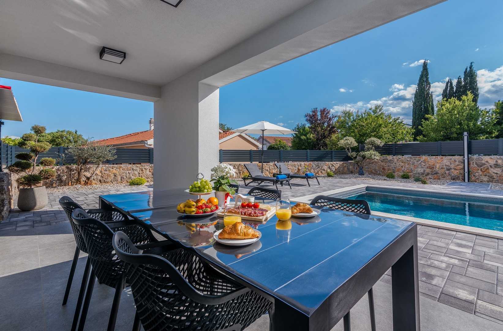 Holiday house TARA & LANA II with heated pool