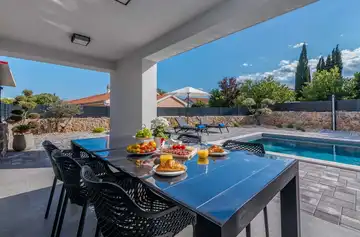 Holiday House in Kornić for 6 Guests with Heated Pool