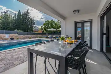 Holiday House in Kornić for 6 Guests with Heated Pool