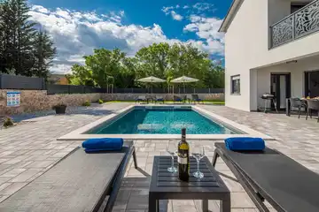 Holiday House in Kornić for 6 Guests with Heated Pool