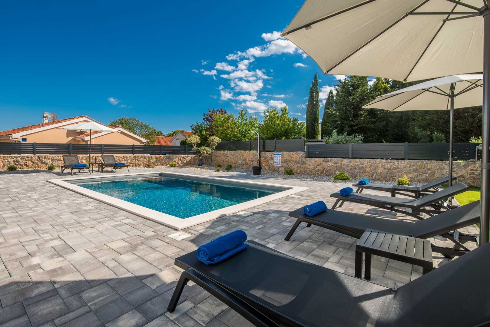 Holiday house TARA & LANA II with heated pool