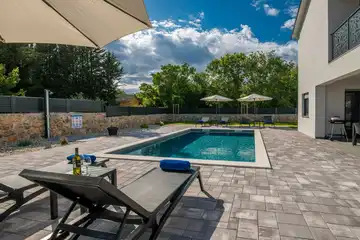 Holiday House in Kornić for 6 Guests with Heated Pool