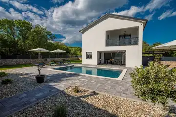 Holiday House in Kornić for 6 Guests with Heated Pool