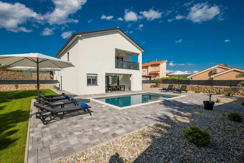 Holiday House in Kornić for 6 Guests with Heated Pool