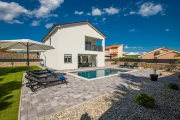 Holiday House in Kornić for 6 Guests with Heated Pool