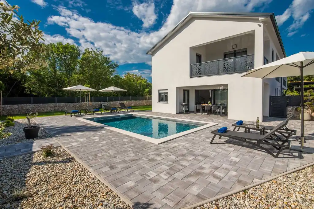 Holiday House in Kornić for 6 Guests with Heated Pool