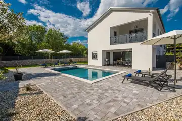 Holiday House in Kornić for 6 Guests with Heated Pool