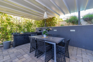 2-Bedroom Apartment with Private Pool in Malinska