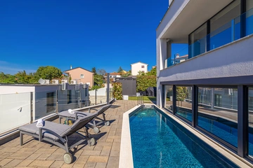 2-Bedroom Apartment with Private Pool in Malinska