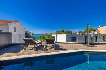 2-Bedroom Apartment with Private Pool in Malinska