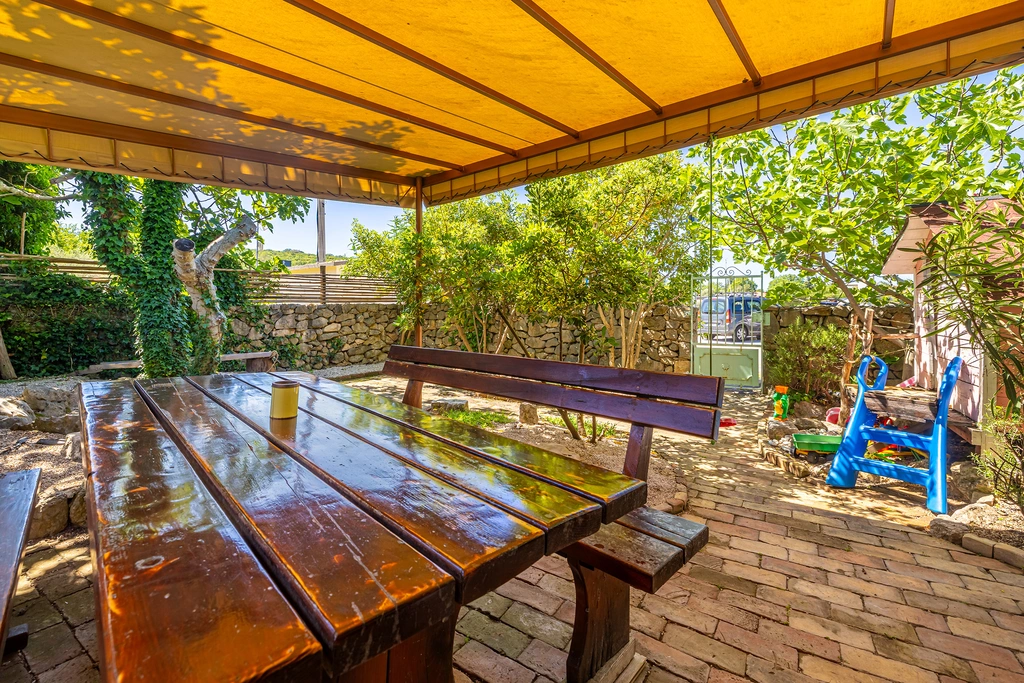 Klimno Seaside Apartment with Private Garden