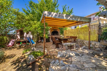 Klimno Seaside Apartment with Private Garden