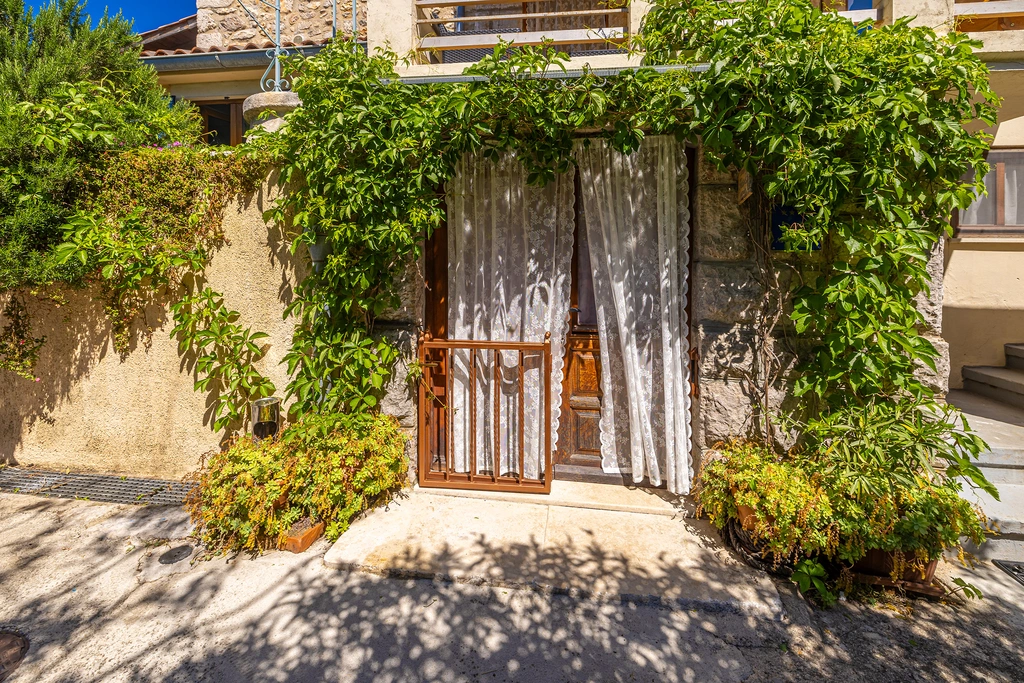 Klimno Seaside Apartment with Private Garden