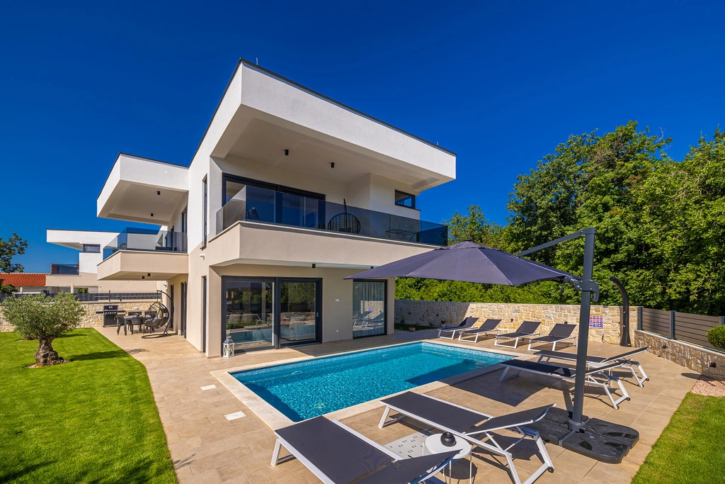 Holiday House in Omišalj with Private Pool for 10