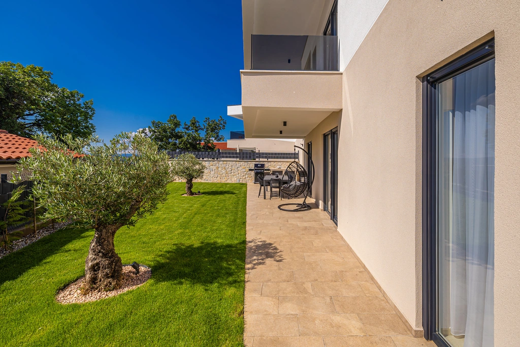Holiday House in Omišalj with Private Pool for 10