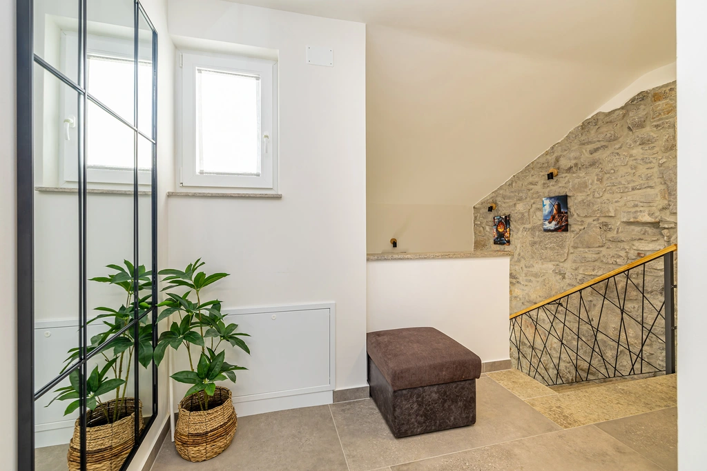 3-Bedroom Holiday House with Heated Pool in Lakmartin