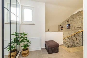 3-Bedroom Holiday House with Heated Pool in Lakmartin