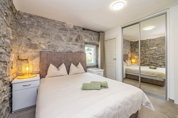 3-Bedroom Holiday House with Heated Pool in Lakmartin