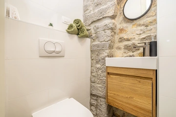 3-Bedroom Holiday House with Heated Pool in Lakmartin