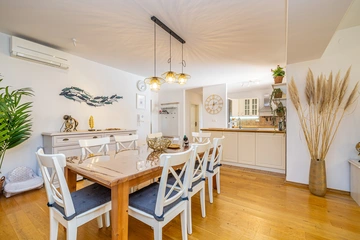 3-Bedroom House with Private Pool in Vrh