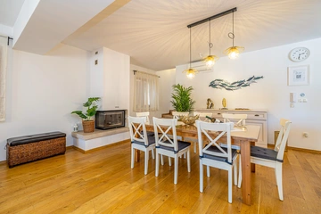 3-Bedroom House with Private Pool in Vrh