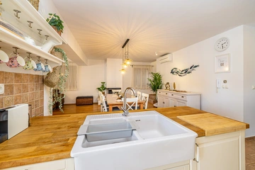 3-Bedroom House with Private Pool in Vrh