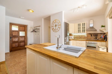 3-Bedroom House with Private Pool in Vrh