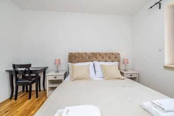 3-Bedroom House with Private Pool in Vrh