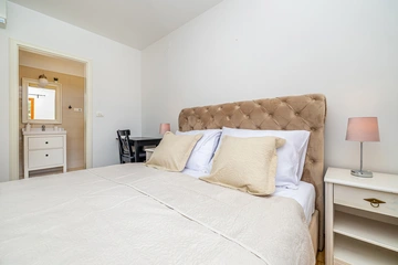 3-Bedroom House with Private Pool in Vrh