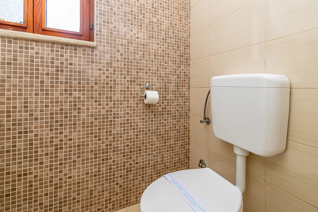 3-Bedroom House with Private Pool in Vrh