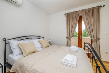 3-Bedroom House with Private Pool in Vrh