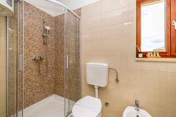 3-Bedroom House with Private Pool in Vrh